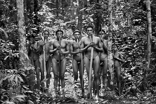 Fotografia: Índios Zo’é por Araquém Alcântara