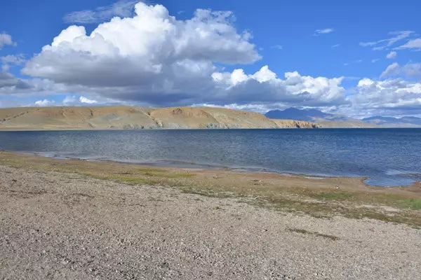 Photography: Lake Manasarovar on the Tibetan Plateau by Arthur Veríssimo